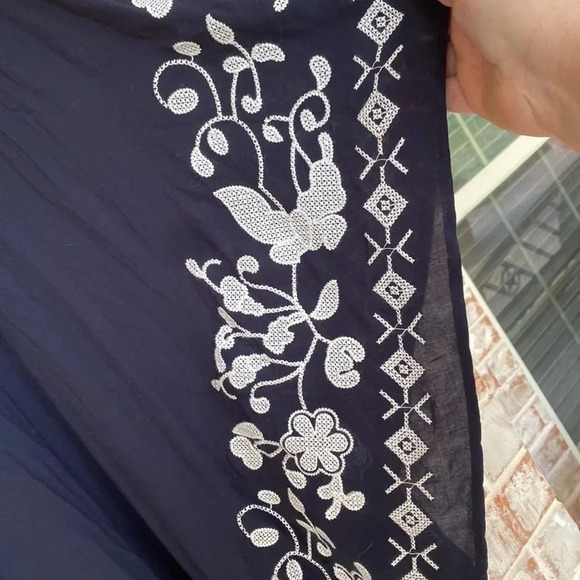 Monoreno Black Oversized Embroidered Boho Handkerchief Sleeve Blouse - Picture 3 of 10